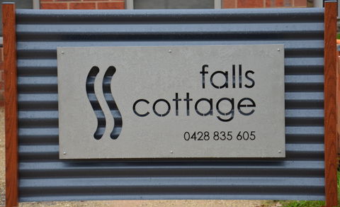 Falls Cottage Whitfield - ACT Tourism 0