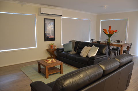 Falls Cottage Whitfield - ACT Tourism 2