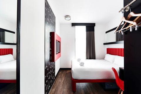 Ibis Melbourne Swanston Street Hotel - ACT Tourism 1