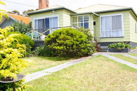 Lady Barron Holiday Home - ACT Tourism 0