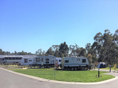 Lilydale Pine Hill Caravan Park - ACT Tourism 0