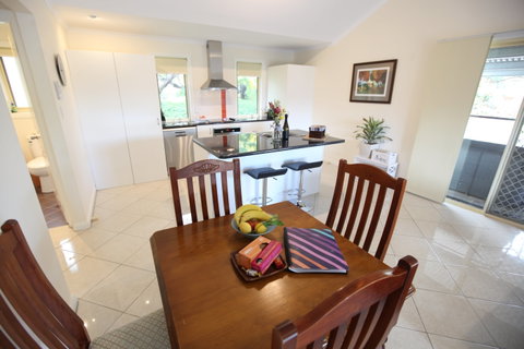 One Tree Bed And Breakfast: The Suite And The Retreat - ACT Tourism 1