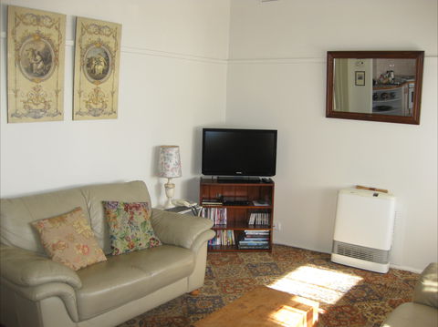 Peel Cottage - ACT Tourism 1