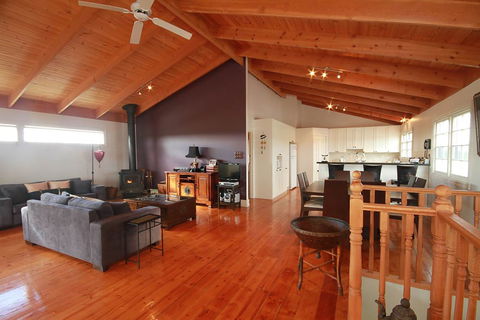 Pelican Sands Bed & Breakfast - ACT Tourism 1