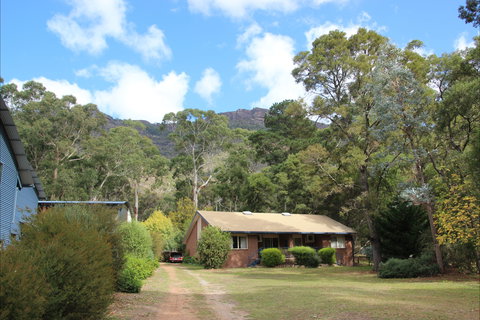 Sundial Holiday Apartments - ACT Tourism 0