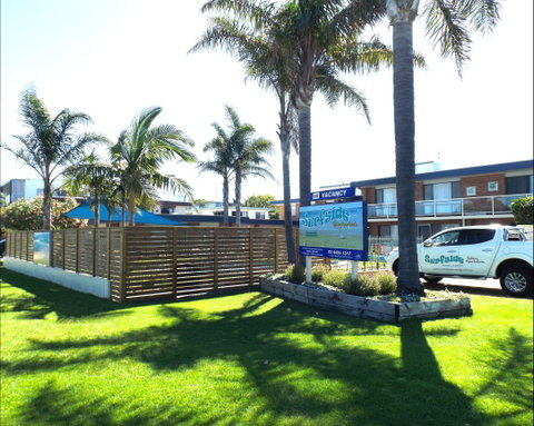 Surfside Holiday Apartments - ACT Tourism 0