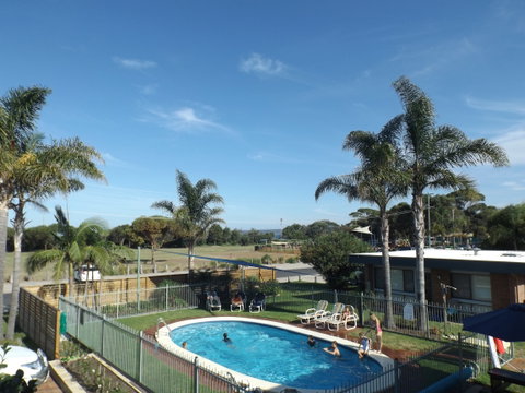 Surfside Holiday Apartments - ACT Tourism 1