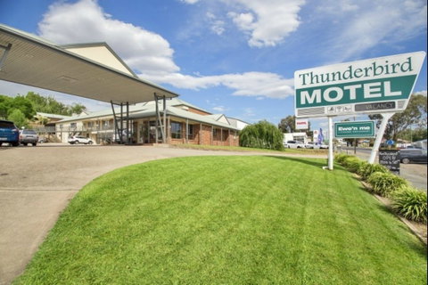 Thunderbird Motel - ACT Tourism 0