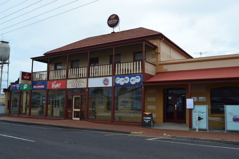 Victoria Hotel Port McDonnell - ACT Tourism 0