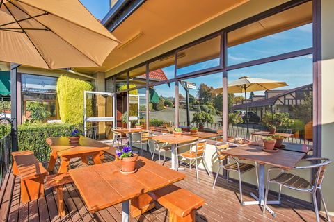 Village Family Motor Inn - ACT Tourism 1
