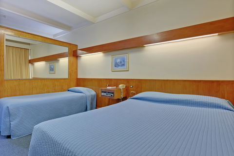 Village Family Motor Inn - ACT Tourism 2
