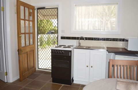 Almond Tree Cottage - ACT Tourism 2