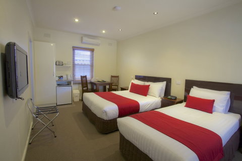 Amaroo Motel - ACT Tourism 1