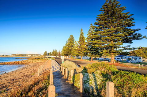 Beachport Caravan Park - ACT Tourism 0