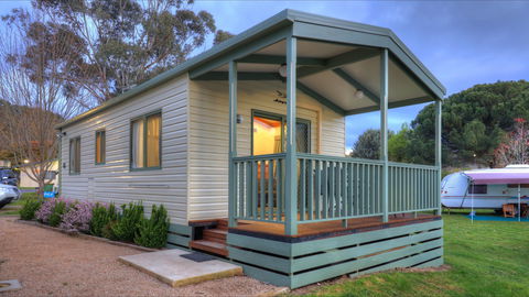 Beechworth Lake Sambell Caravan Park - ACT Tourism 1