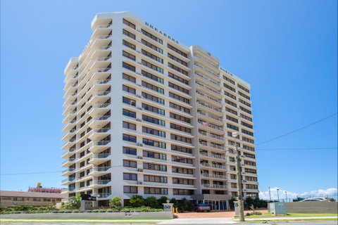 Breakers North - Absolute Beach Front Holiday Apartments - ACT Tourism 1