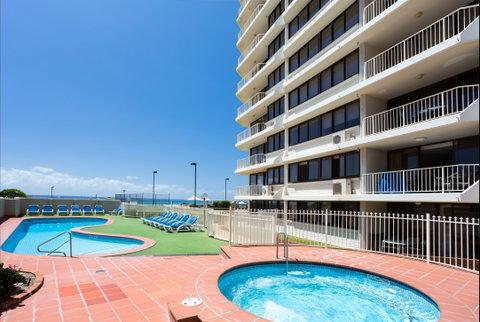 Breakers North - Absolute Beach Front Holiday Apartments - ACT Tourism 2