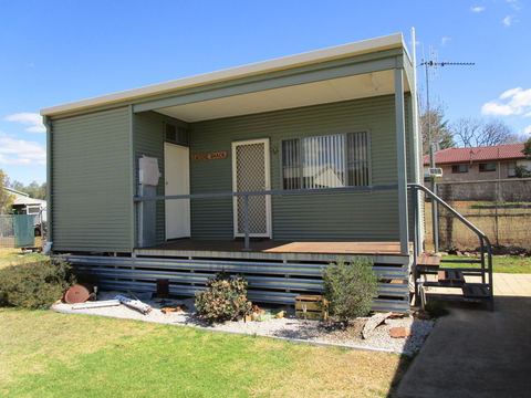 Caddy Shack Dunedoo - ACT Tourism 0