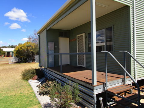 Caddy Shack Dunedoo - ACT Tourism 1