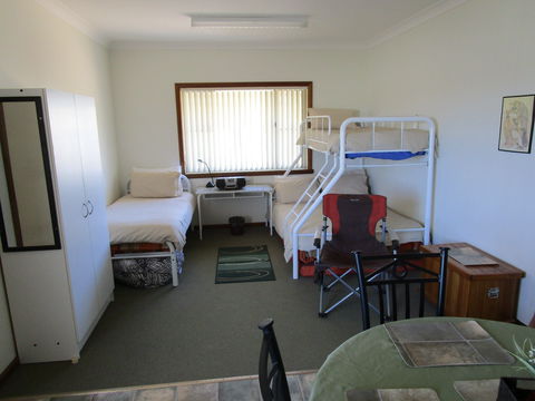 Caddy Shack Dunedoo - ACT Tourism 2