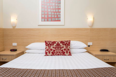 Club Motel And Apartments - ACT Tourism 0