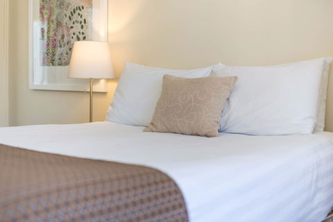 Club Motel And Apartments - ACT Tourism 1