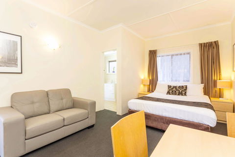 Club Motel And Apartments - ACT Tourism 2