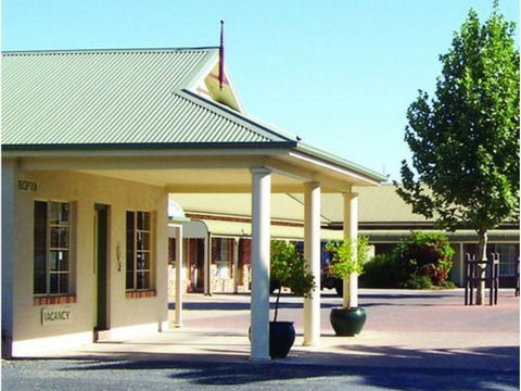 Country Gardens Motor Inn - ACT Tourism 0