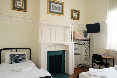 Hotel Claremont Guest House - ACT Tourism 2