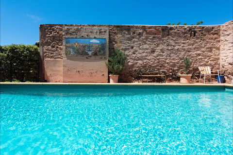 Imperial Fine Accommodation - ACT Tourism 1