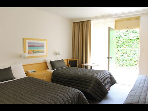 Mid City Motor Inn - ACT Tourism 1