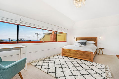 Newcastle Executive Homes - Oceanview Terrace - ACT Tourism 0