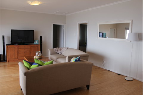 Pelican Place - ACT Tourism 2