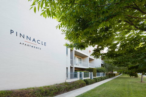 Pinnacle Apartments - ACT Tourism 0