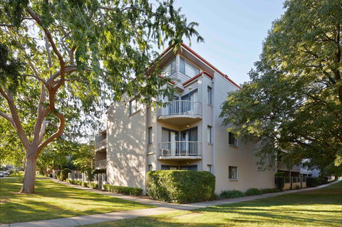 Pinnacle Apartments - ACT Tourism 1