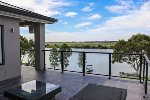 River Devine  White Sands Murray Bridge - ACT Tourism 0