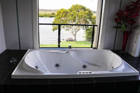 River Devine  White Sands Murray Bridge - ACT Tourism 1