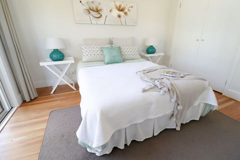 The Lakehouse At Raffetys Resort - ACT Tourism 2