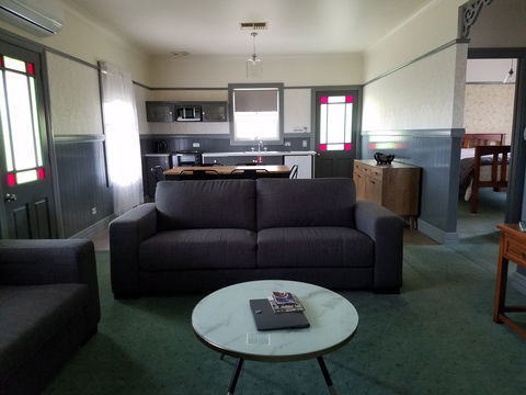 Wagga Wagga Country Cottages - ACT Tourism 0