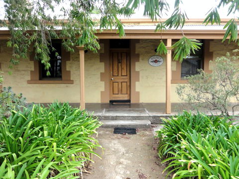 Walnut Cottage - ACT Tourism 0