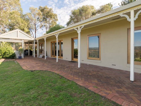 131 - Heart Of The Vale - ACT Tourism 1