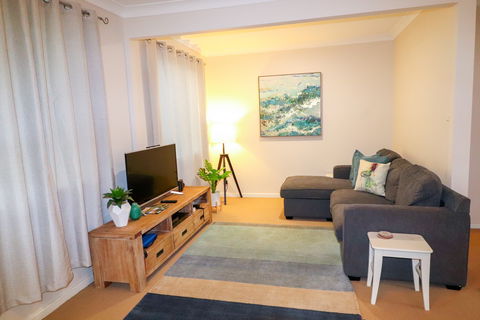 Beachside Cottage At Blacksmiths - ACT Tourism 1