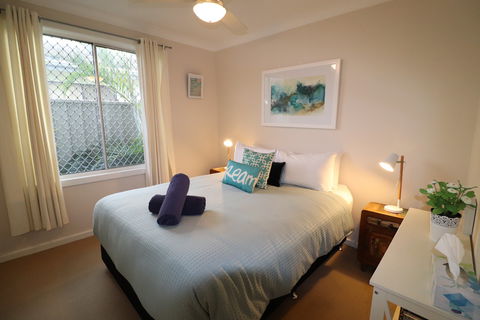 Beachside Cottage At Blacksmiths - ACT Tourism 2