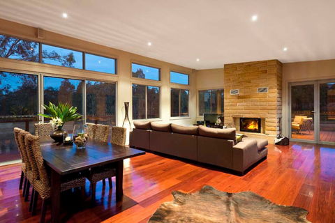 Blue  Cliff Retreat - ACT Tourism 1