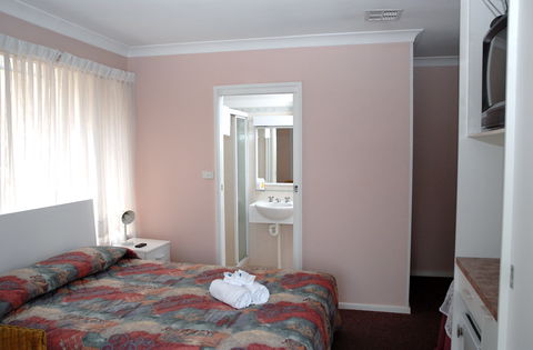 Blue And White Lodge - ACT Tourism 1