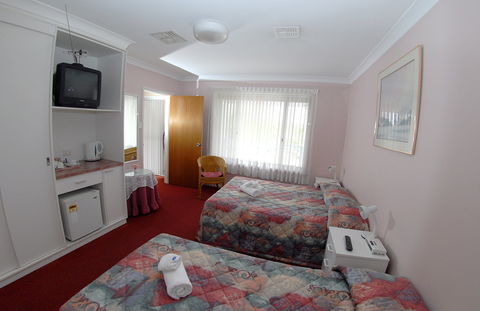 Blue And White Lodge - ACT Tourism 2