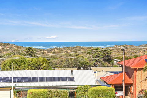 Breezes - Underwood Avenue Goolwa Beach - ACT Tourism 1