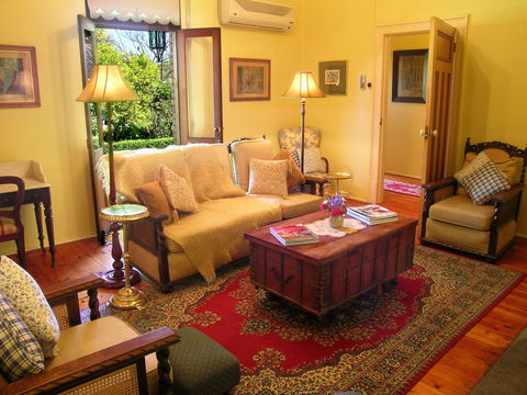 Buxton Manor - Garden And Loft Apartment - ACT Tourism 0