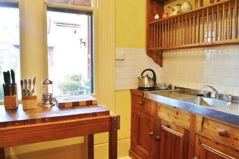 Buxton Manor - Garden And Loft Apartment - ACT Tourism 2