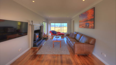 Castaway Cottage - ACT Tourism 1